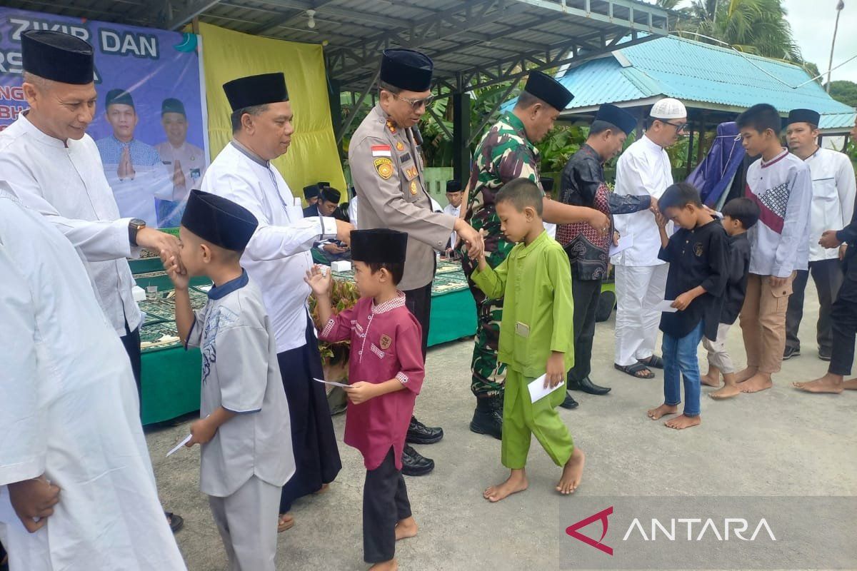 Forkopimda Natuna sambut bulan Rajab dengan menyantuni anak yatim