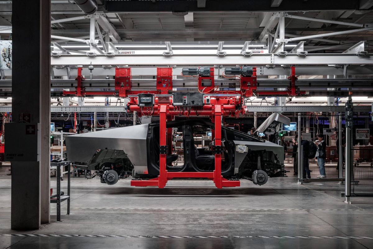 Tesla sesuaikan produksi kendaraan menyusul penurunan permintaan