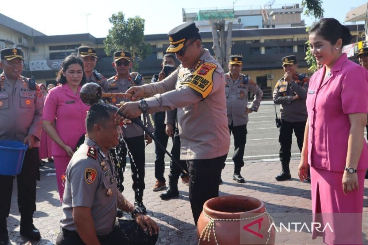 Kapolrestabes Medan pimpin upacara kenaikan pangkat, berikut daftar namanya