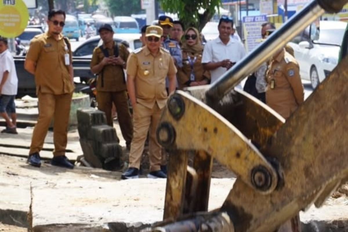 Kendari bersihkan drainase untuk mitigasi banjir