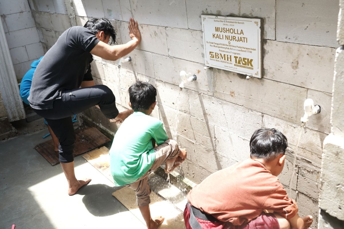 BMH resmikan Sumur Bor di Muara Gembong untuk kehidupan dan kesehatan warga