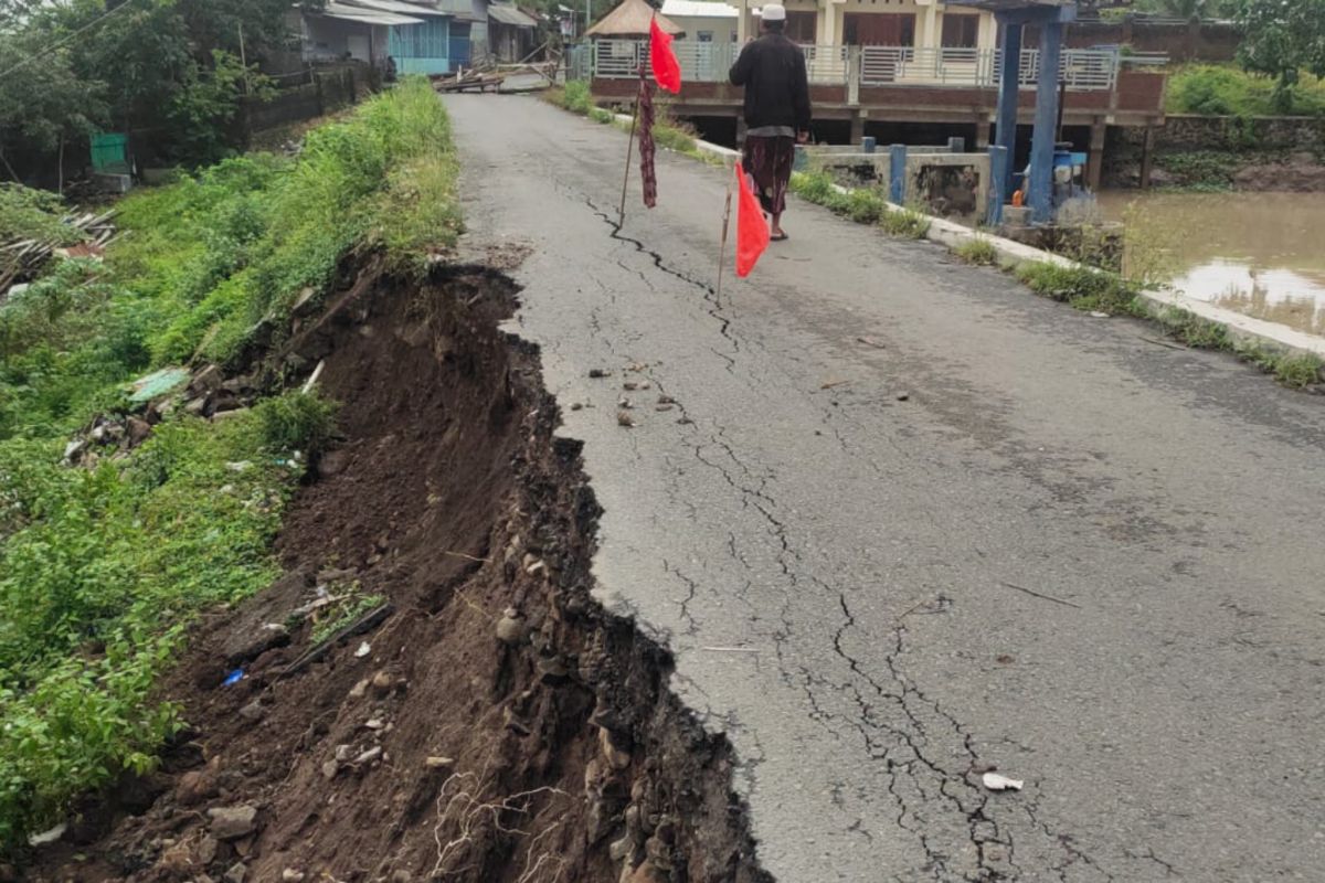 Fasilitas umum di Lombok Tengah rusak dampak cuaca ekstrem