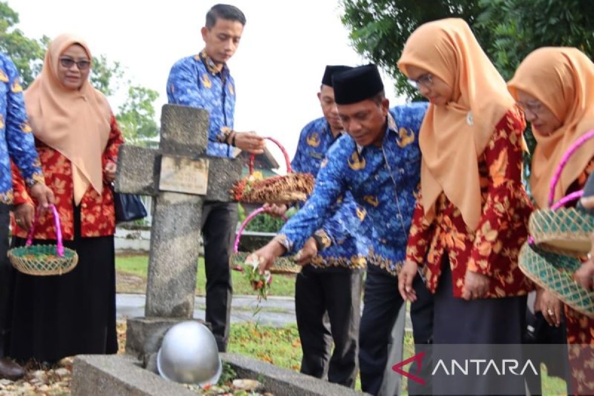 Rangkaian HAB ke-79, Jajaran Kemenag Sultra ziarah di TMP Kendari