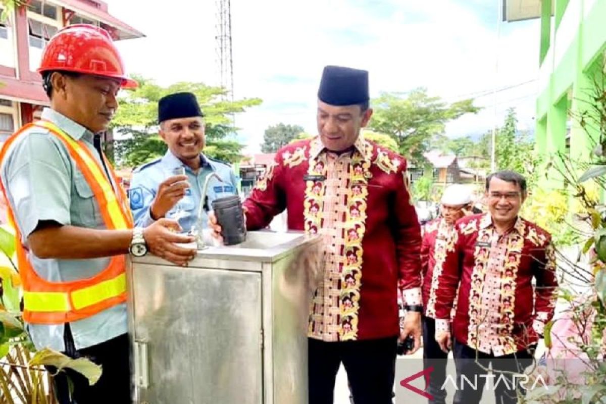 Pj. Wako Sonny BP coba air minum dari KASM