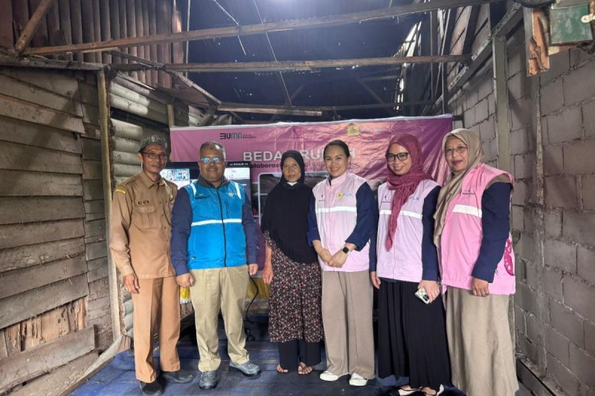 Srikandi PLN Group Kalbar wujudkan impian rumah layak di Desa Kuala Dua Kubu Raya