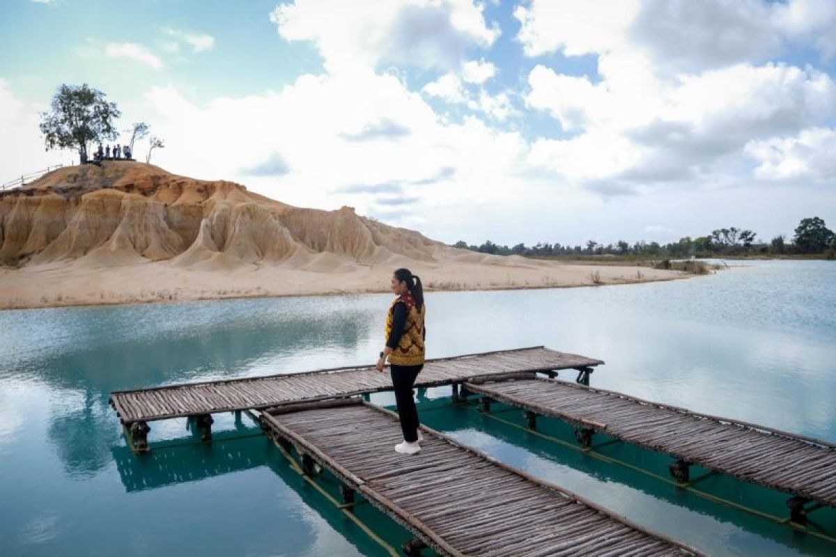 Wamenpar puji wisata di Gurun Pasir Busung Bintan