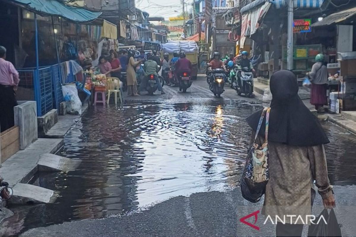 Banjir rob melanda kawasan pesisir di Tanjungpinang