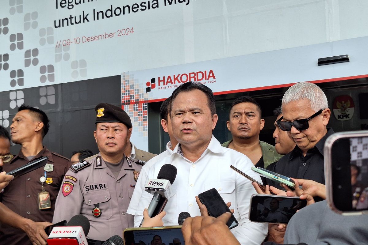 KPK periksa Ronny F Sompie soal perlintasan Harun Masiku