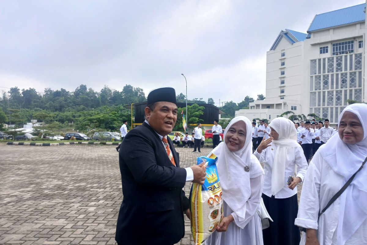 UIN Jambi salurkan bantuan beras 2,6 ton peringati Hari Amal Bakti Kemenag