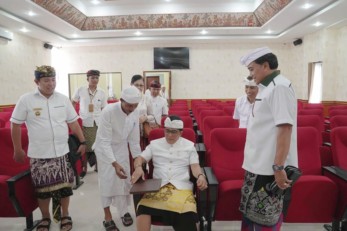 Bupati Badung minta pemdes tingkatkan layanan ke rakyat