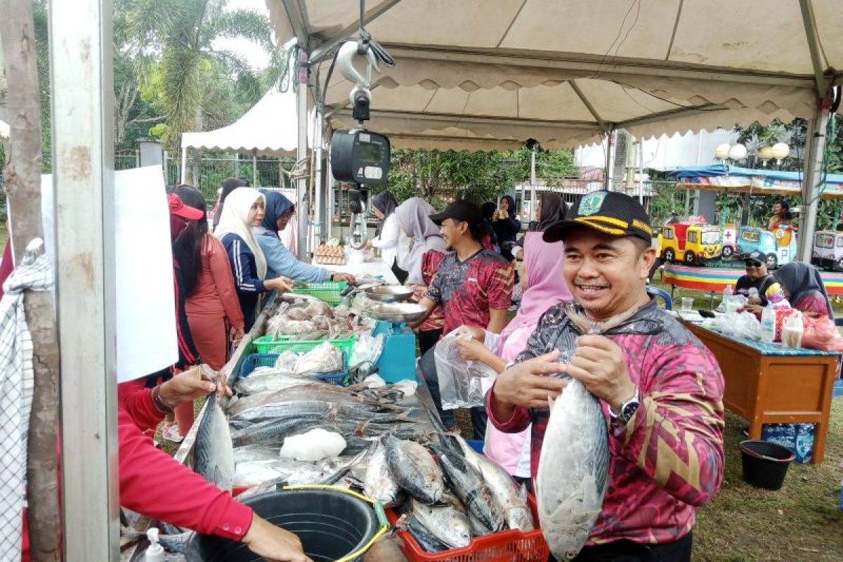 Dinas Perikanan Belitung gelar bazar ikan murah