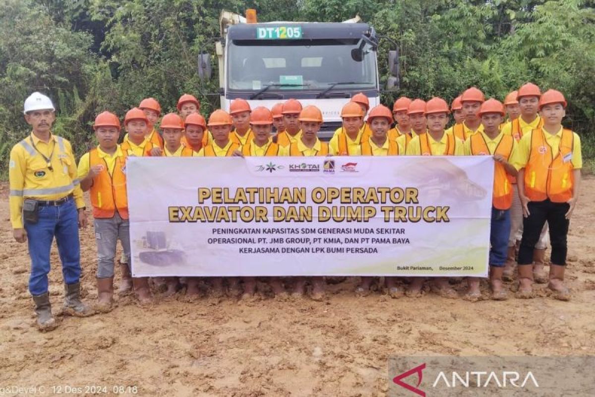 PT PAMA BAYA Latih Pemuda Desa Operator Excavator dan Dump Truk