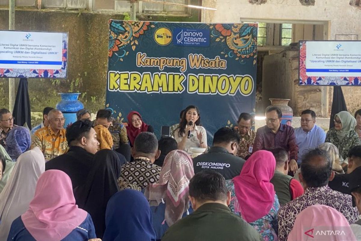 Menkomdigi bahas digitalisasi bersama UMKM Kampung Keramik