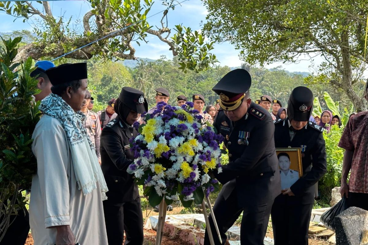 Kapolri berikan kenaikan pangkat anumerta kepada Bripka Andithya