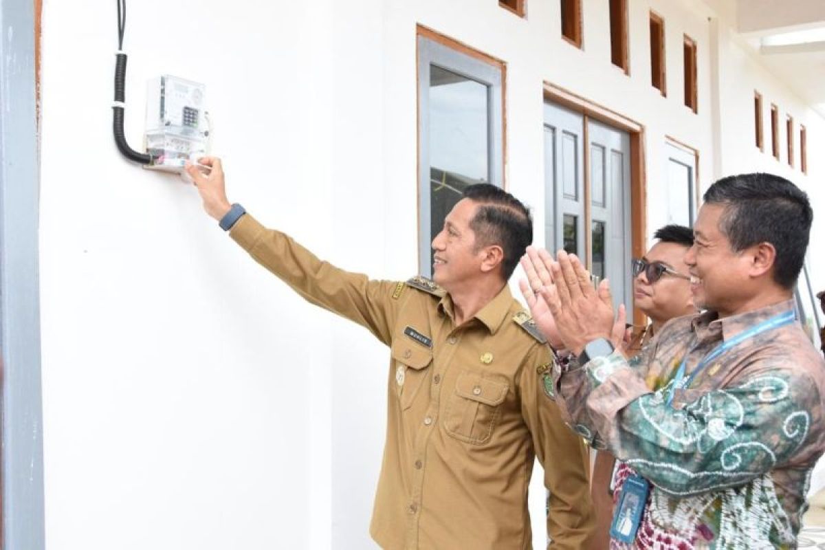 PLN Kalselteng aliri listrik 24 jam pada 10 desa di Kecamatan Teweh Timur