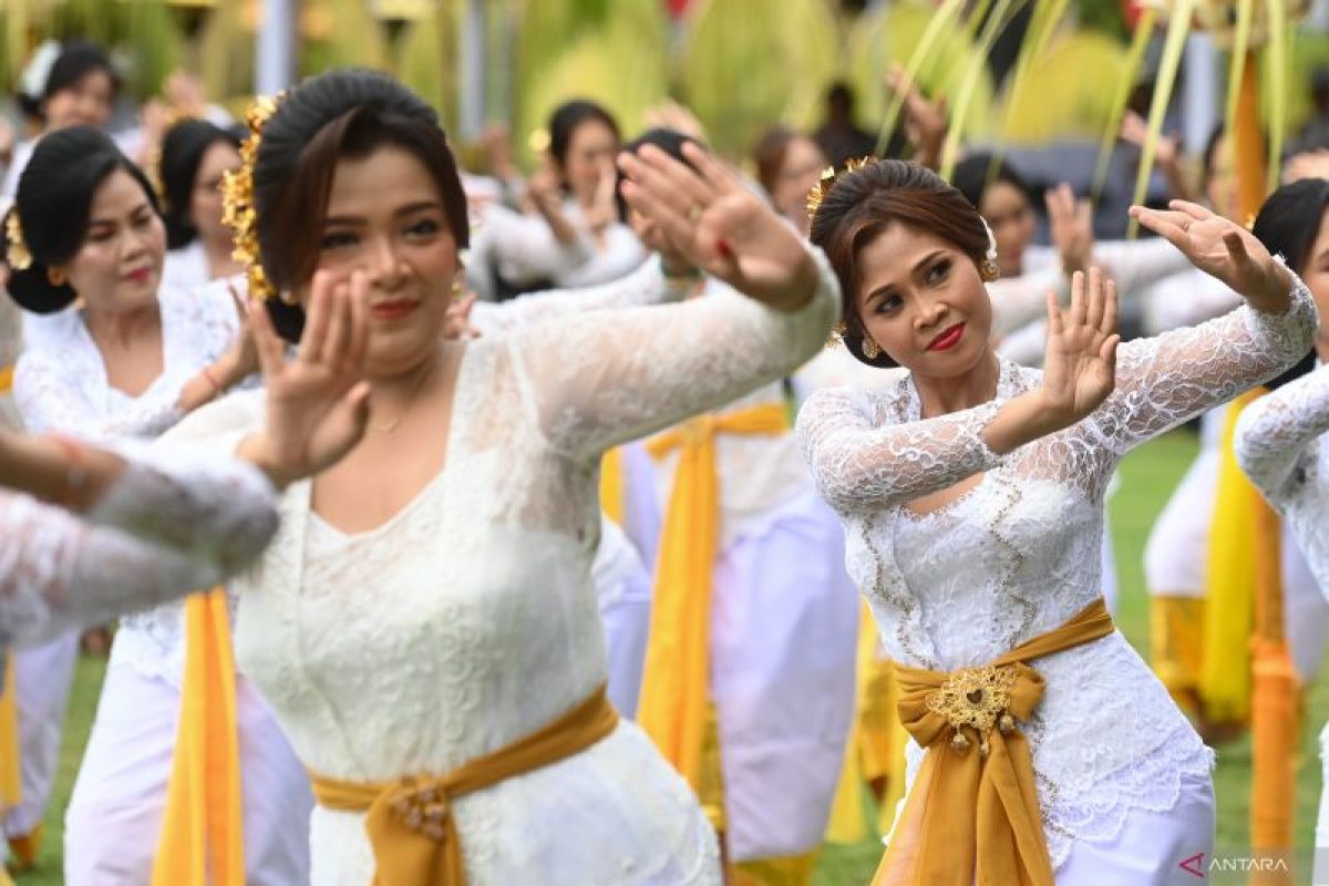 Ritual Pecaruan Nawa Gempang di kawasan wisata The Nusa Dua