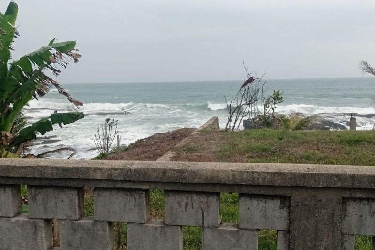 BMKG keluarkan peringatan dini tinggi gelombang laut Banten capai 2,5 meter