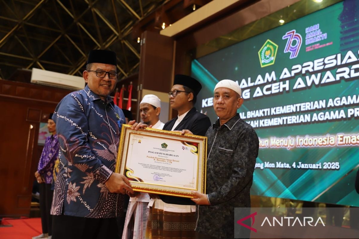 Kembangkan kurikulum terintegrasi, Dayah IQ terima penghargaan Kemenag Aceh