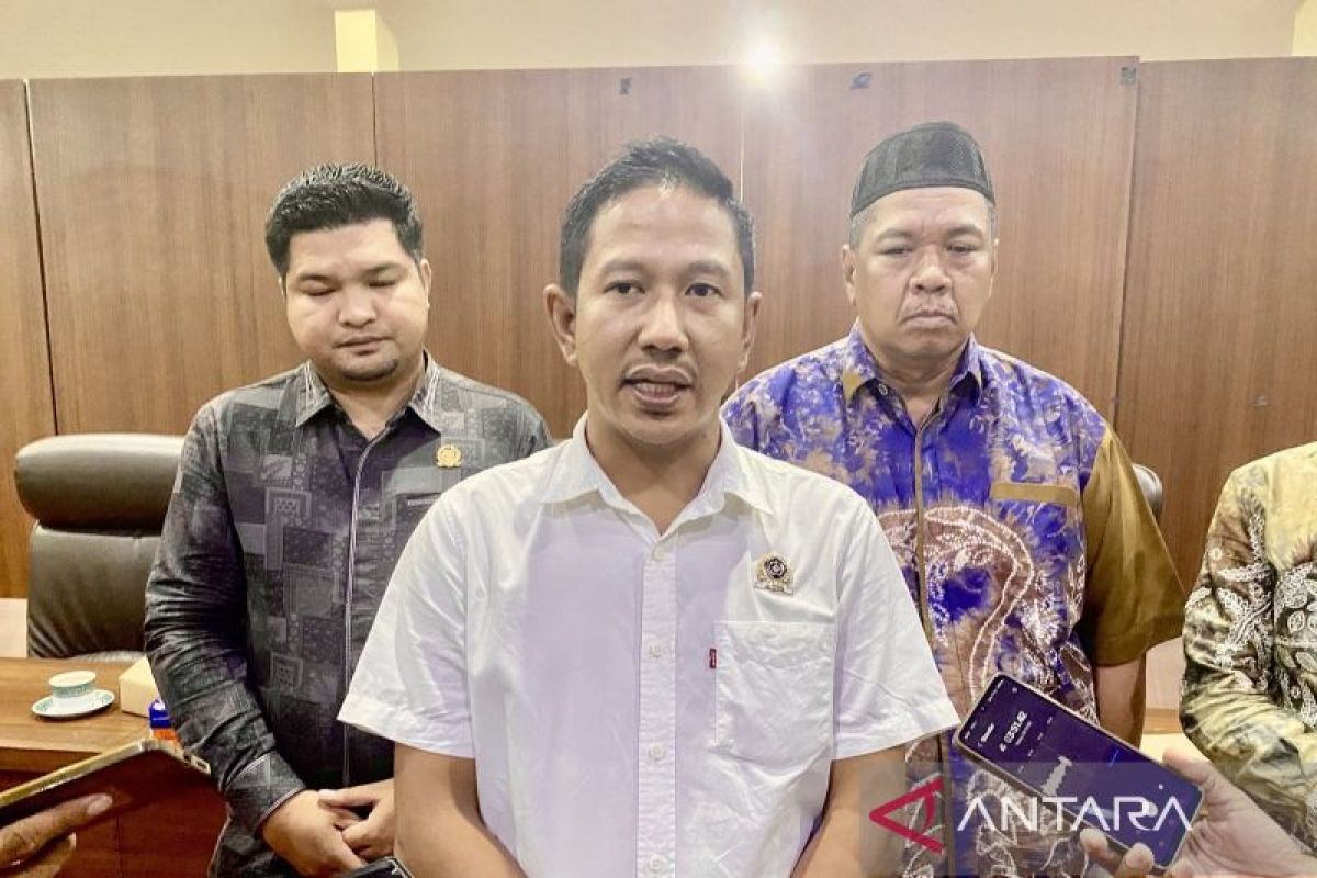 DPRD Tapin sumbang dana untuk relawan layani jamaah Haul Sekumpul