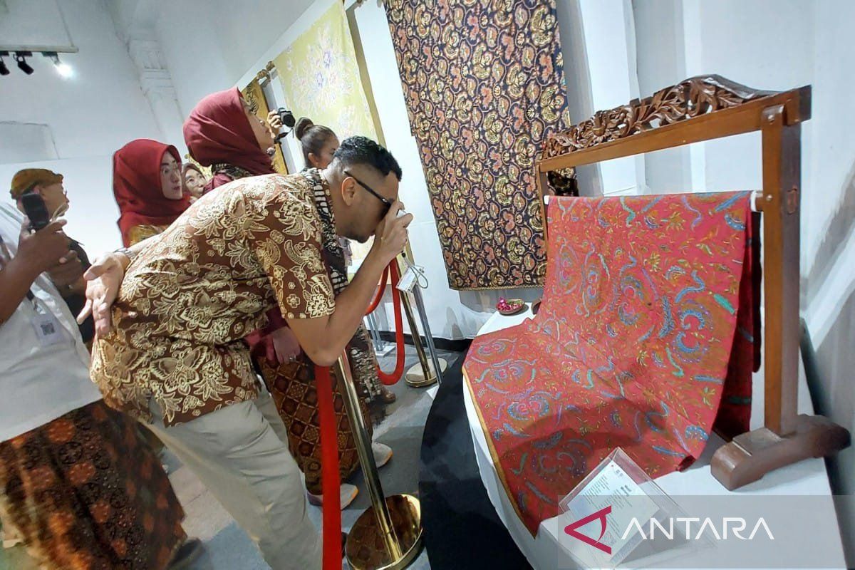 Wamen Kebudayaan motivasi anak muda di Pekalongan untuk lestarikan batik