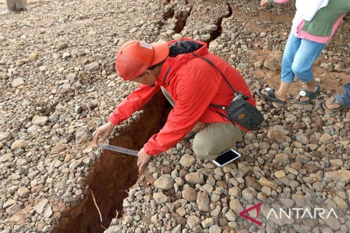 BPBD Cianjur menunggu hasil kajian Badan Geologi terkait relokasi di tiga kecamatan