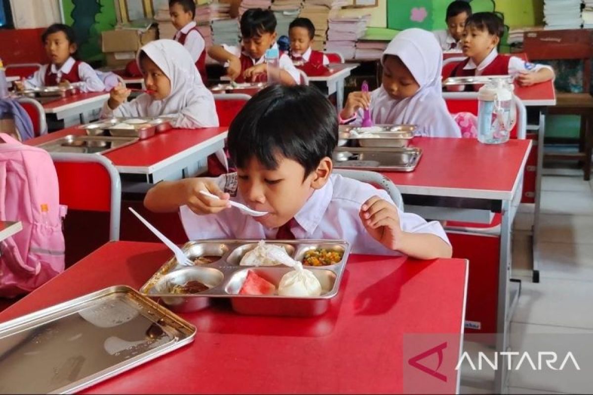 3.000 paket makanan bergizi gratis didistribusikan ke sekolah di Tangerang