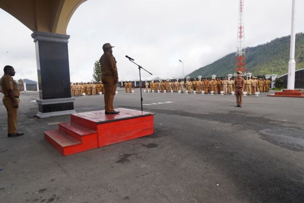 Bupati minta ASN tingkatkan layanan publik di Puncak Jaya