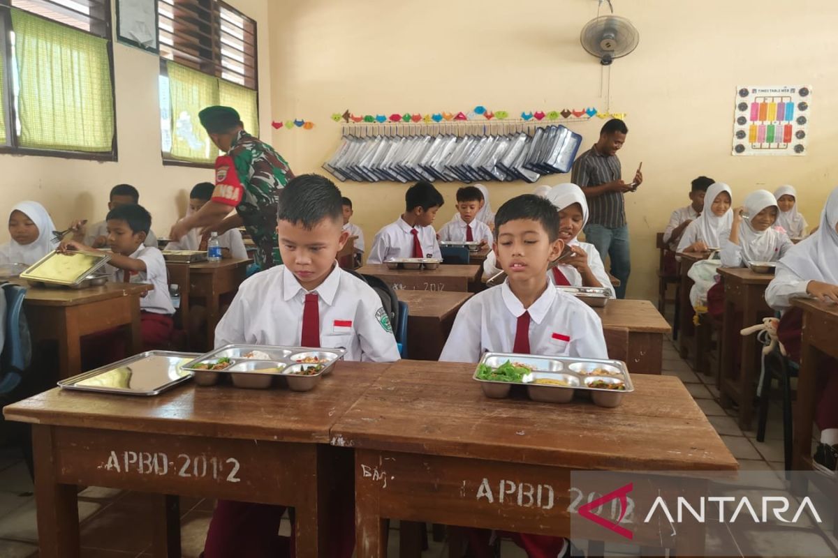 656 siswa SDN 010 Bengkong Kota Batam terima uji coba MBG hari ini