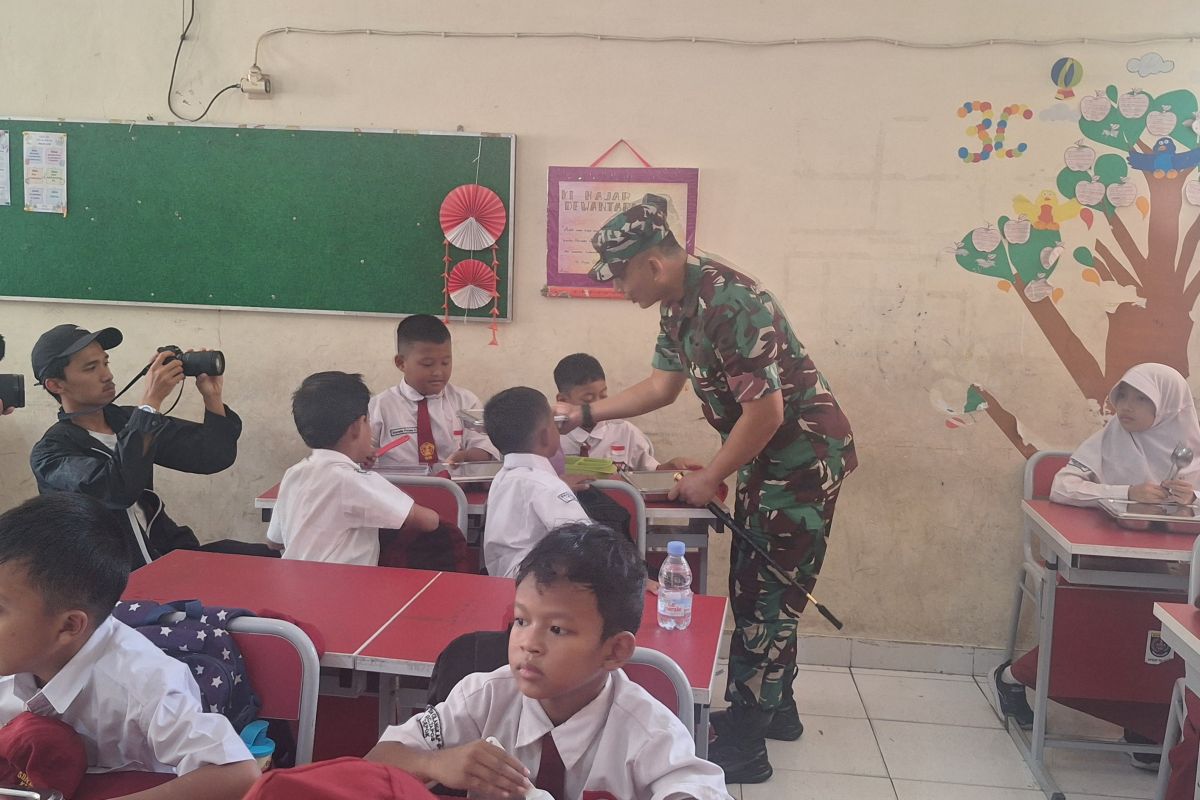 6 SPPG Depok distribusikan 18.000 paket Makan Bergizi Gratis ke sekolah