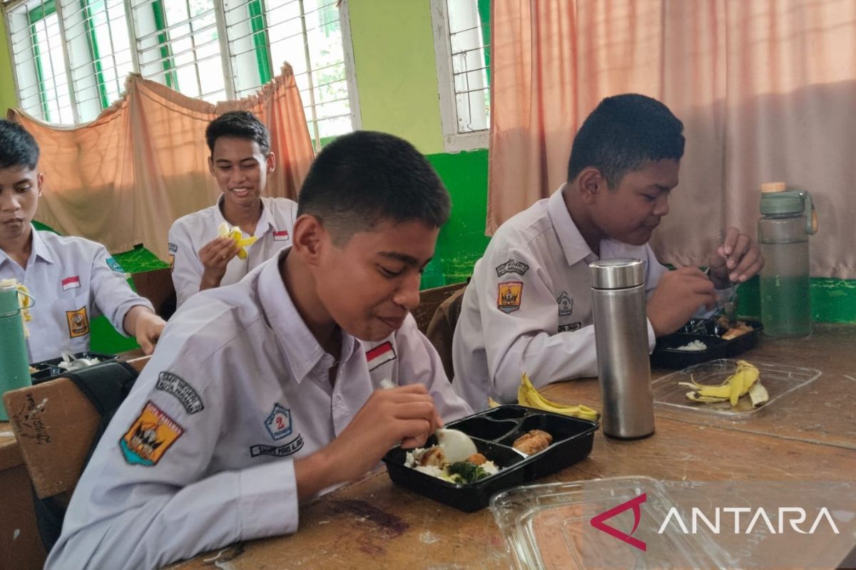 3.497 siswa di Pariaman terima makan bergizi gratis