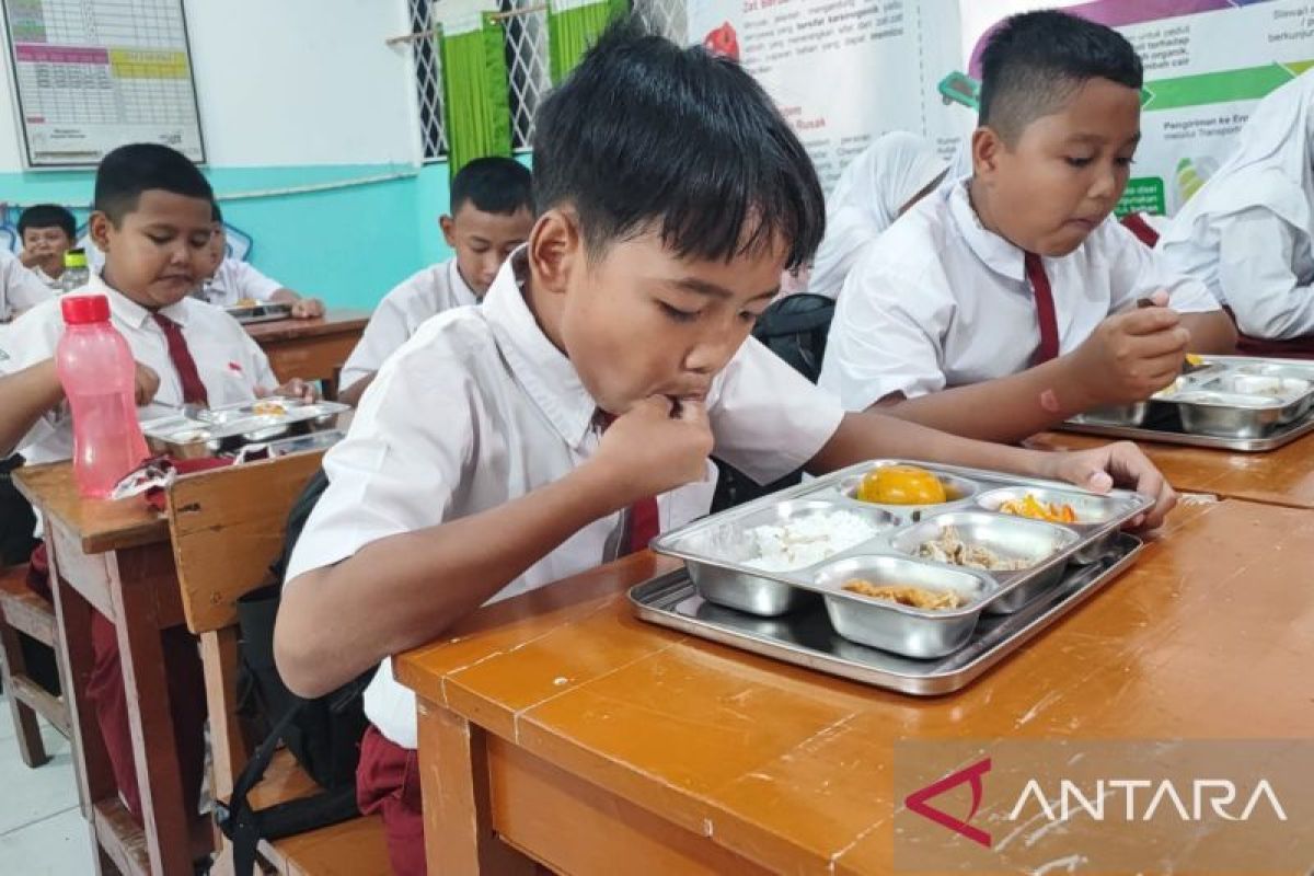 KSP sebut program Makan Bergizi Gratis dilaksanakan secara bertahap