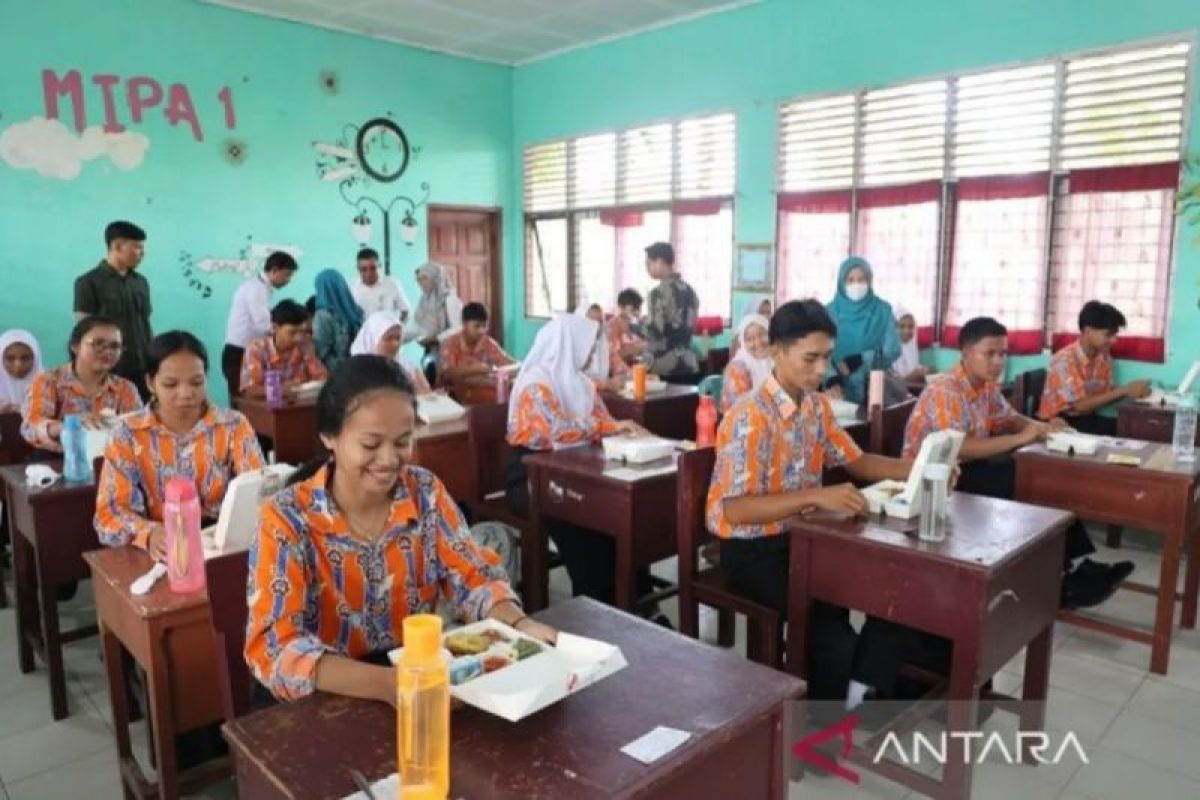 Makan bergizi gratis di Pekanbaru ditunda