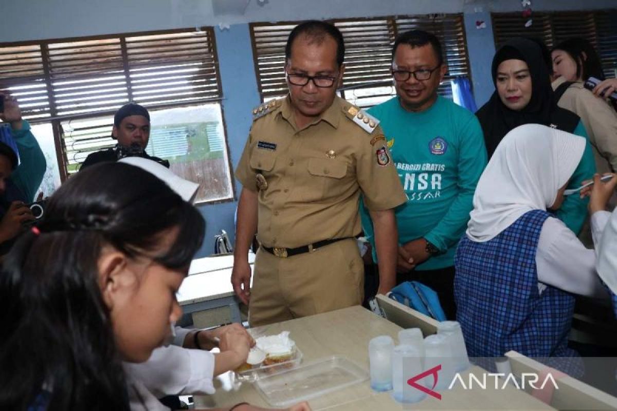 Wali Kota Makassar memantau langsung program makan bergizi gratis