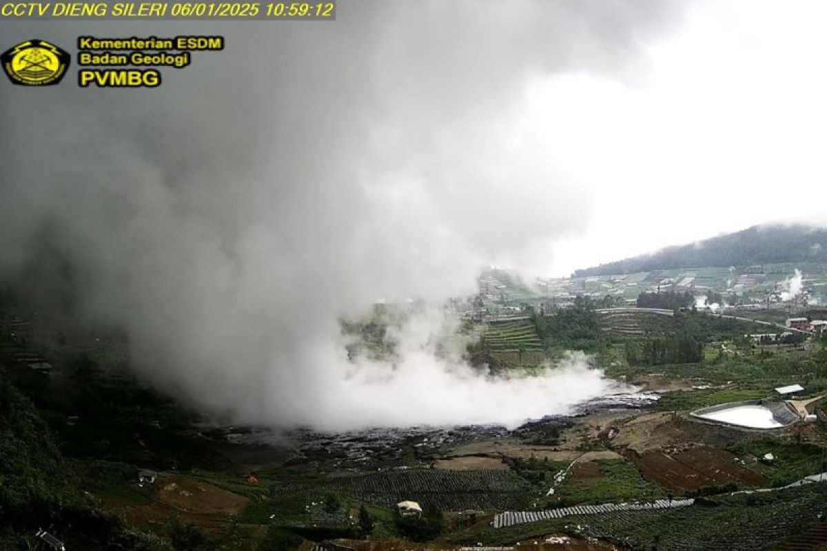 Kawah Sileri Banjarnegara Jateng semburkan lumpur sejauh 40 meter