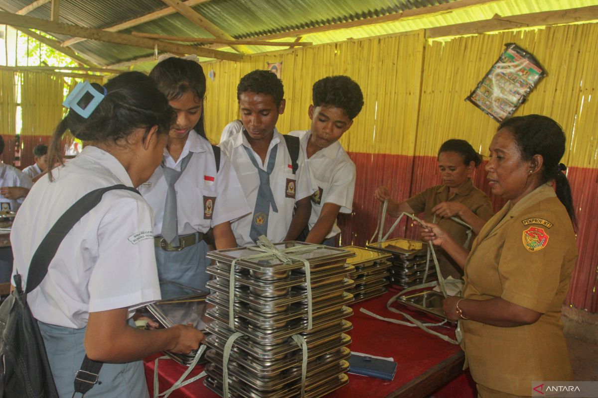 12 sekolah di NTT mulai terapkan program Makan Bergizi Gratis