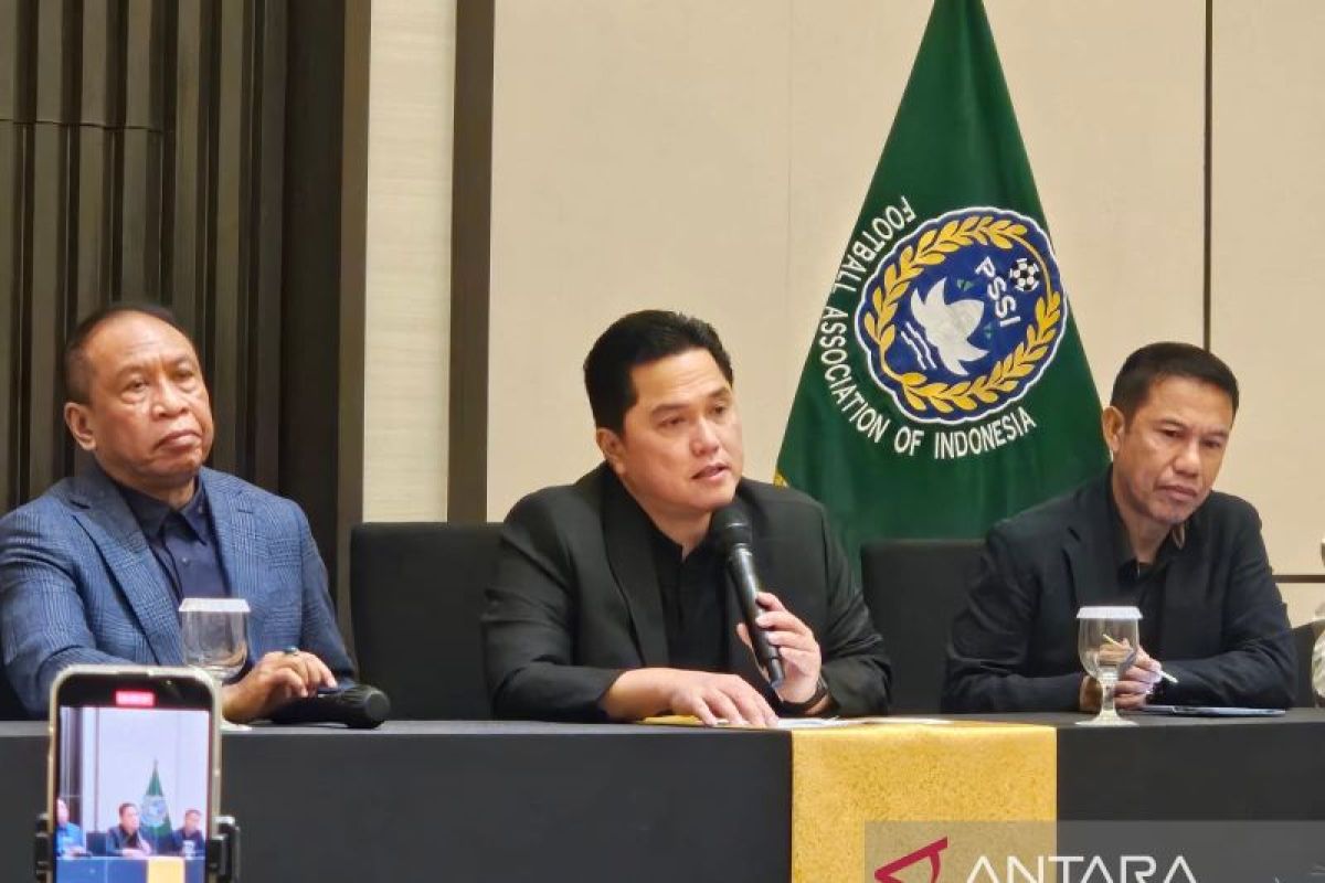 Erick Thohir tegaskan tidak ada tekanan dari mafia bola dalam pemecatan STY