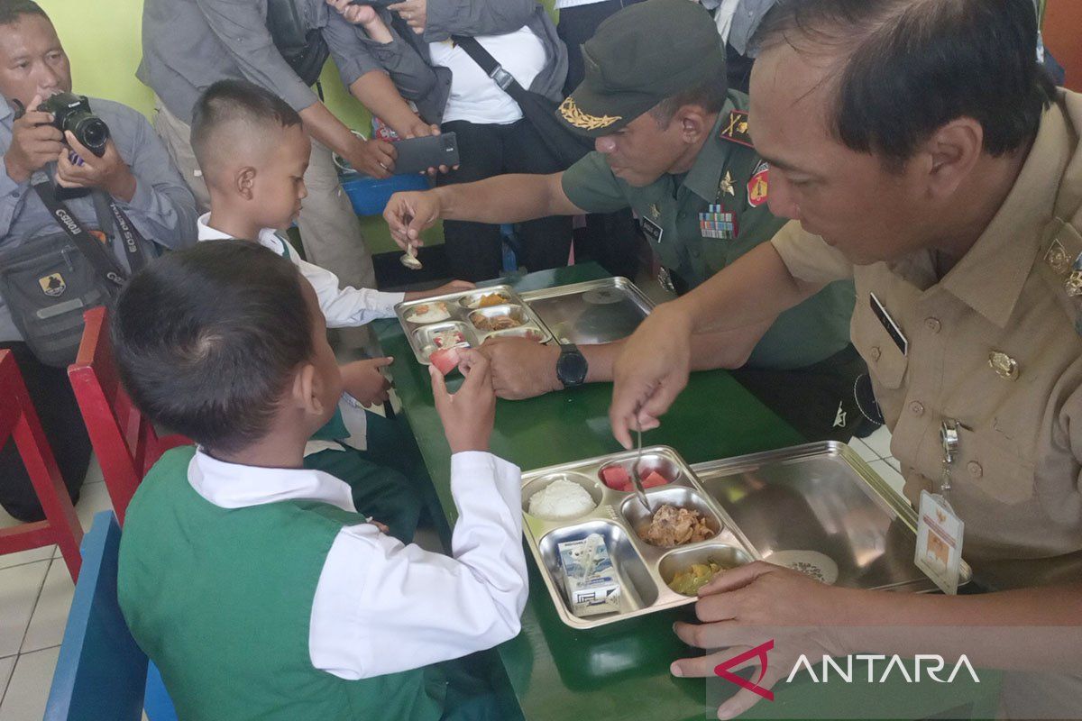 Pj Bupati: Program MBG  tahap awal di Banyumas untuk anak sekolah