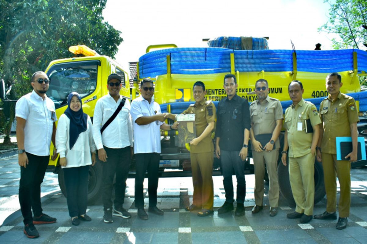 Kabupaten Kampar dapat bantuan mobil sedot tinja dari Kementerian PU