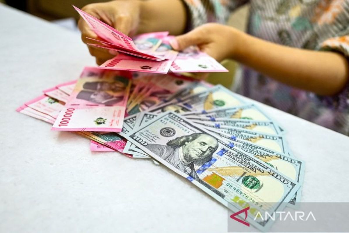 Kurs rupiah hari ini menguat Rp16.166 per dolar AS