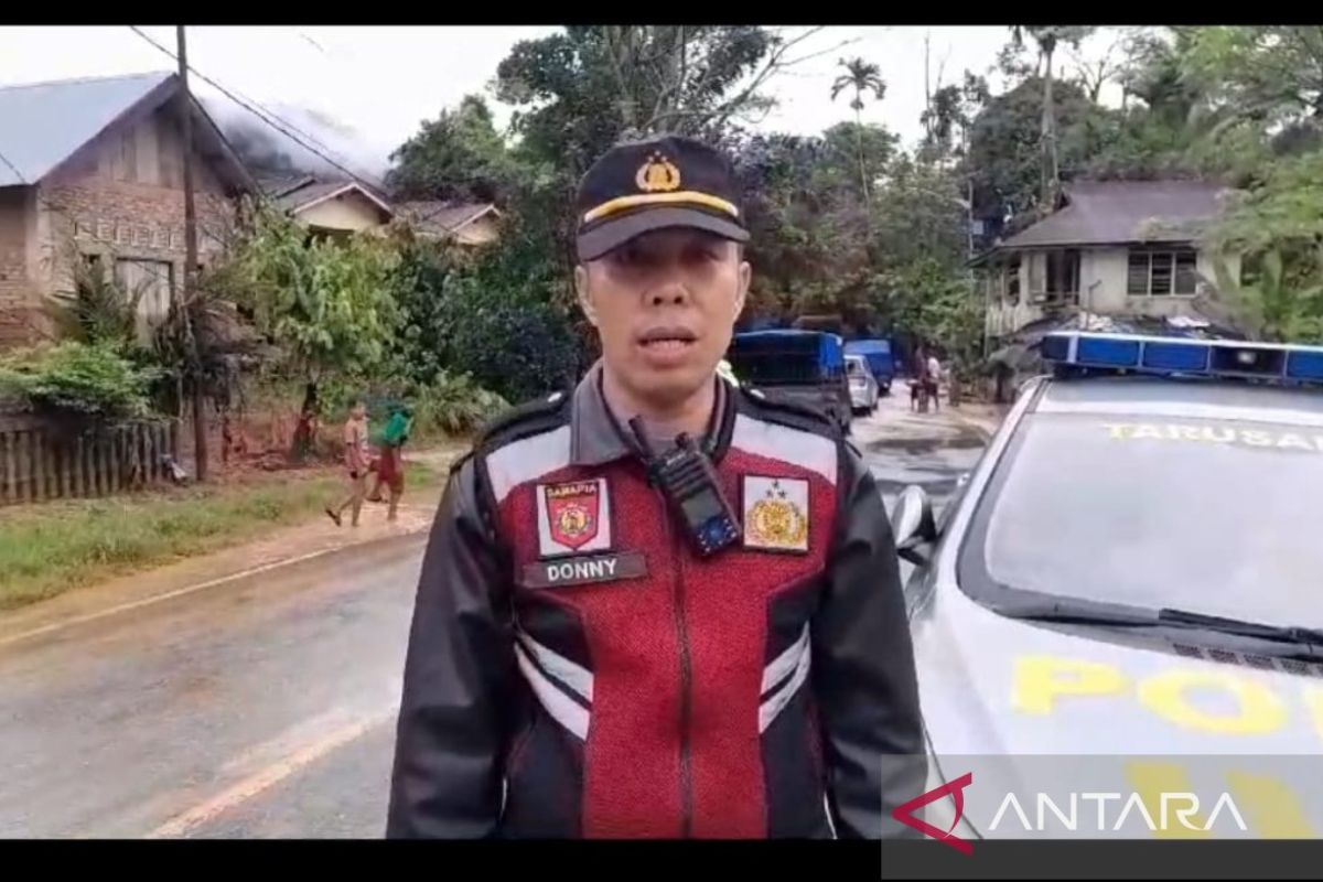 Jalan lintas Sumatera di Pesisir Selatan bisa dilalui pascabanjir