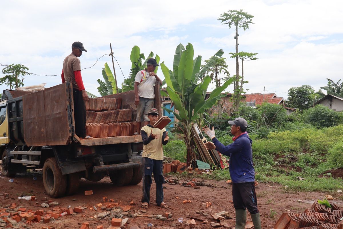 Sempat dihalangi oknum, okupan secara sukarela bongkar bangunan di lahan PTPN I