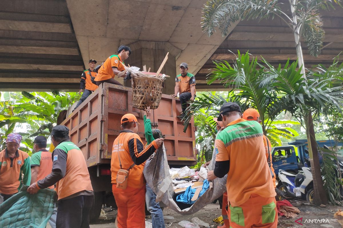 Limbah lapak ilegal Kolong Tol Angke bakal diolah jadi pupuk kompos