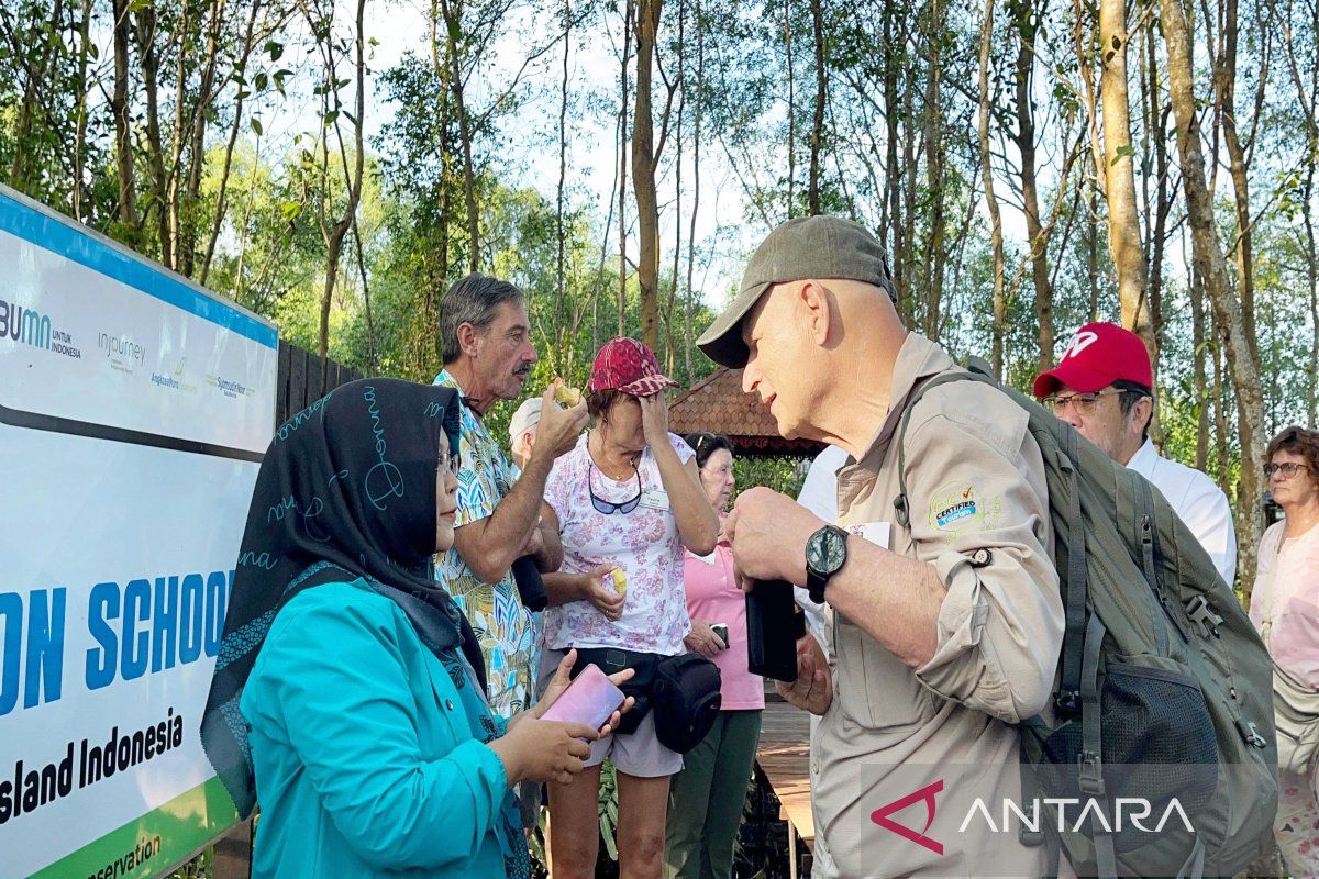 Bekantan Research Station receives visits from Australian cruise ship tourists