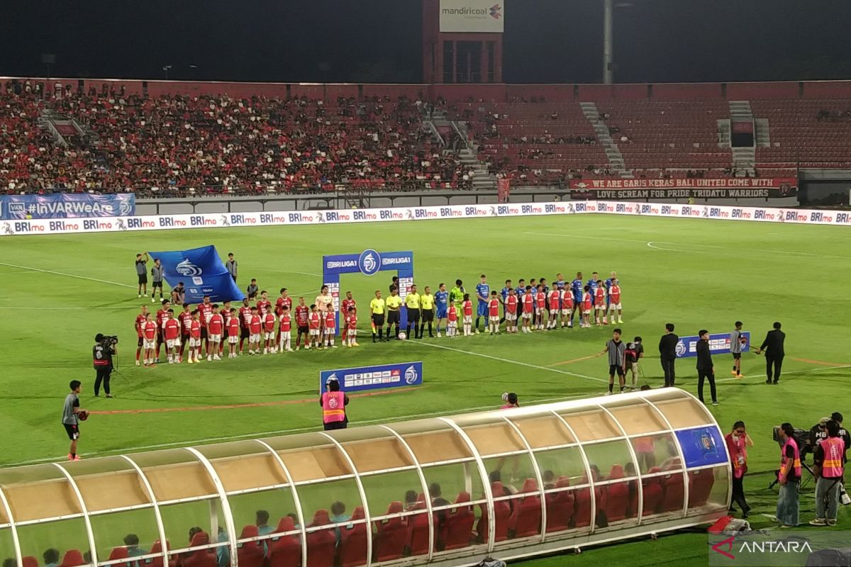 Liga 1 Indonesia - Persib tutup putaran pertama di posisi teratas klasemen