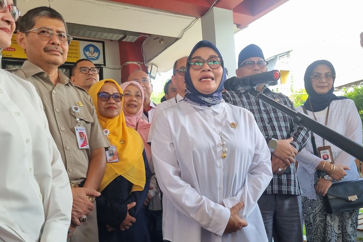 Free meals program to stimulate local economy: Minister Fauzi