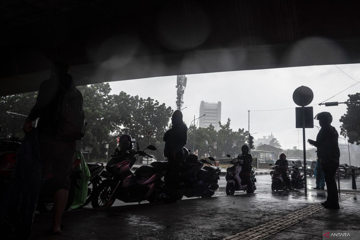 Jakarta dilanda hujan Rabu pagi ini