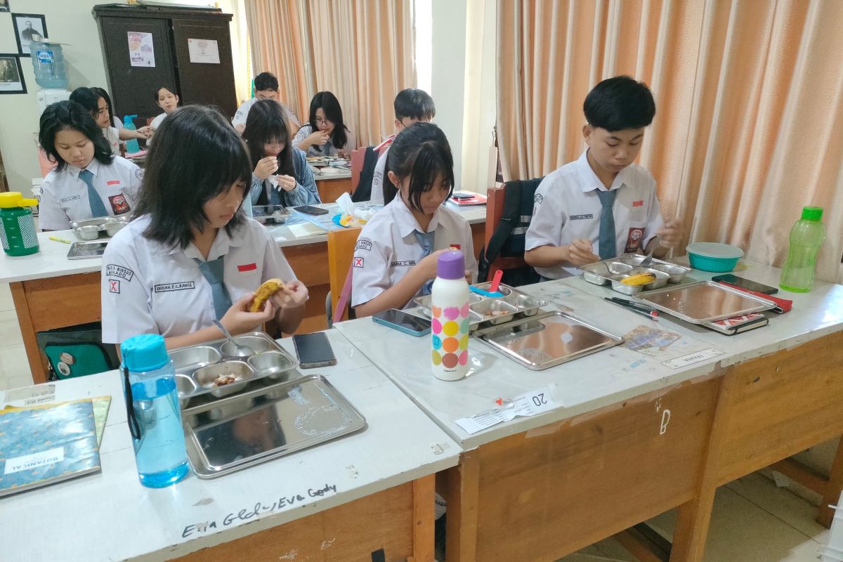 Siswa SMA IX Manado ingin ada variasi menu makanan bergizi gratis