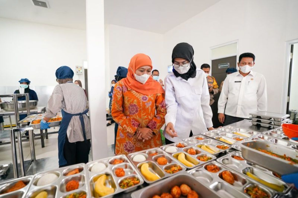 Khofifah tinjau dapur sehat Makan Bergizi Gratis di Sidoarjo