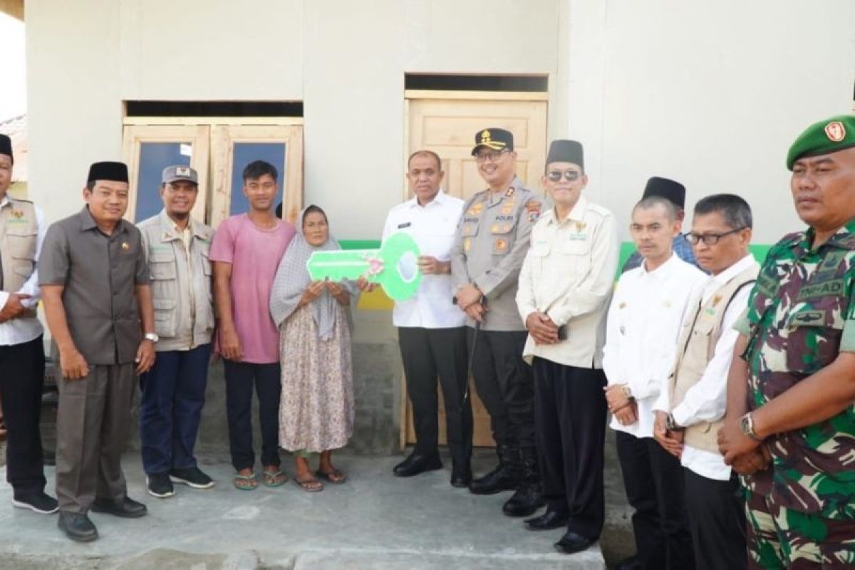 Pj Bupati Langkat serahkan kunci bedah rumah koban kebakaran