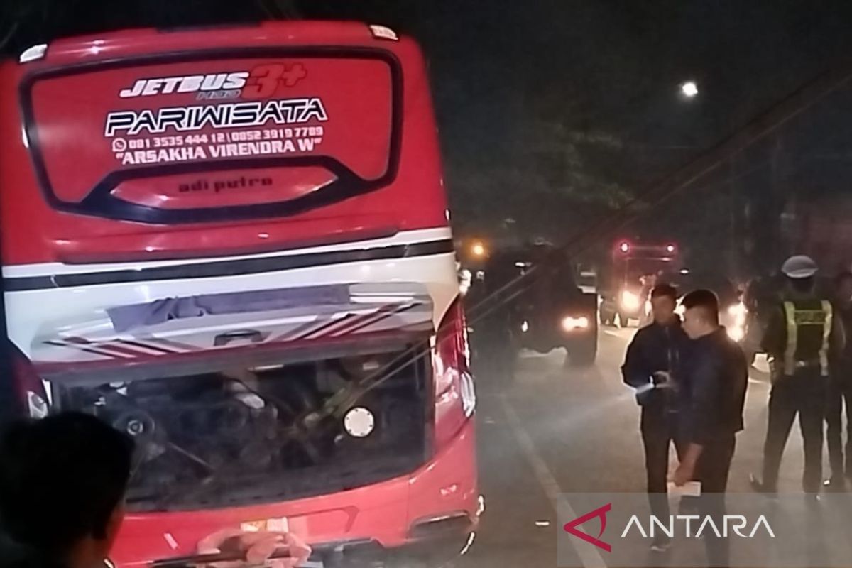 Bus pariwisata seruduk kendaraan di turunan Beji-Batu Jatim, empat orang tewas